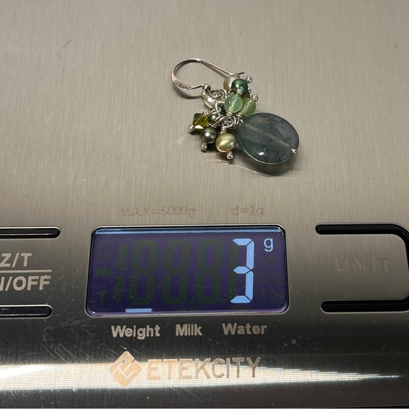 Green Gemstone and Pearl Earrings. 925 hook posts - Picture 7 of 7